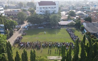 DAMOSIAN KOMPAK BERPAKAIAN ADAT DI HARI SUMPAH PEMUDA